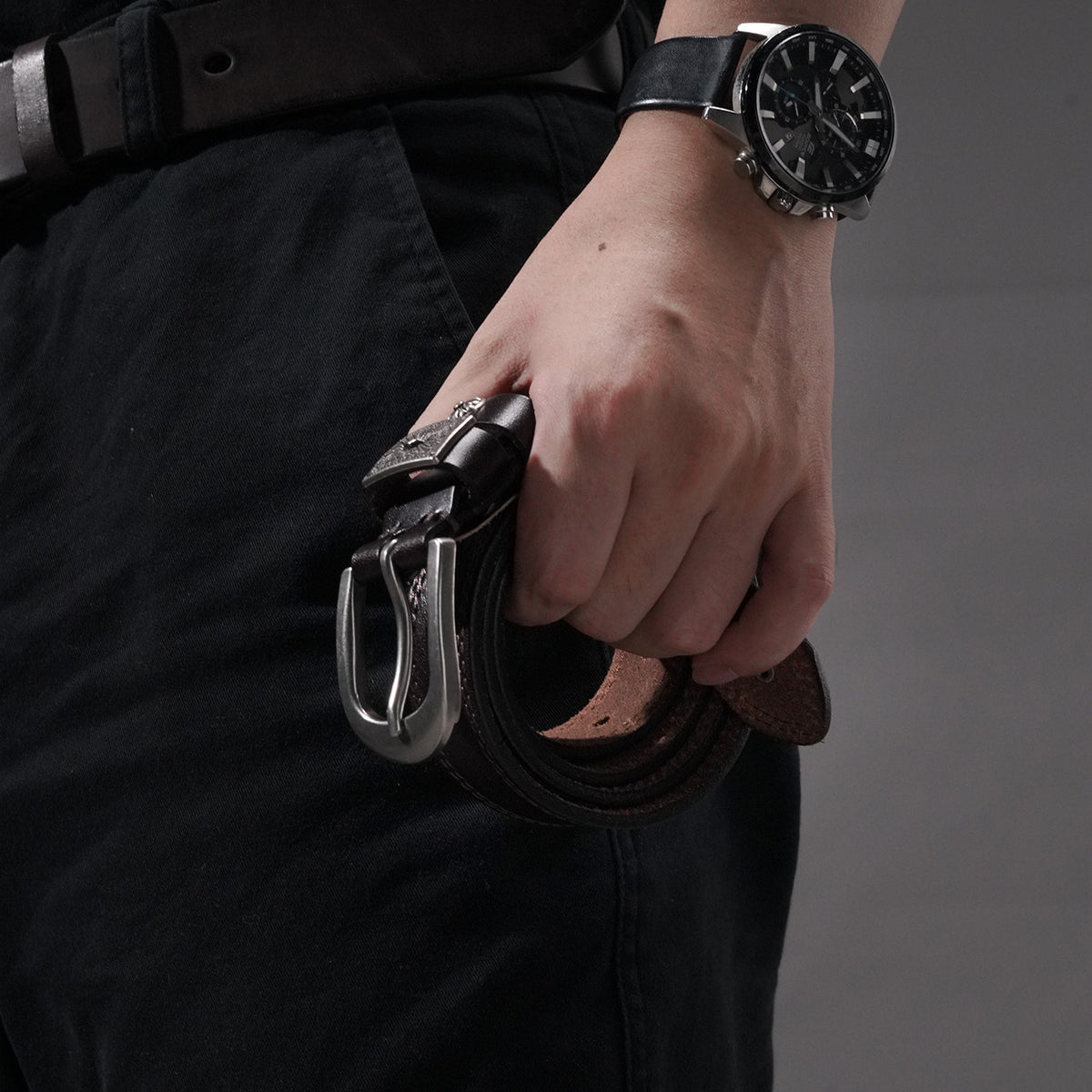 KAKAVY Western Oval Buckle Full-Grain Leather Belt - styled detail 11
