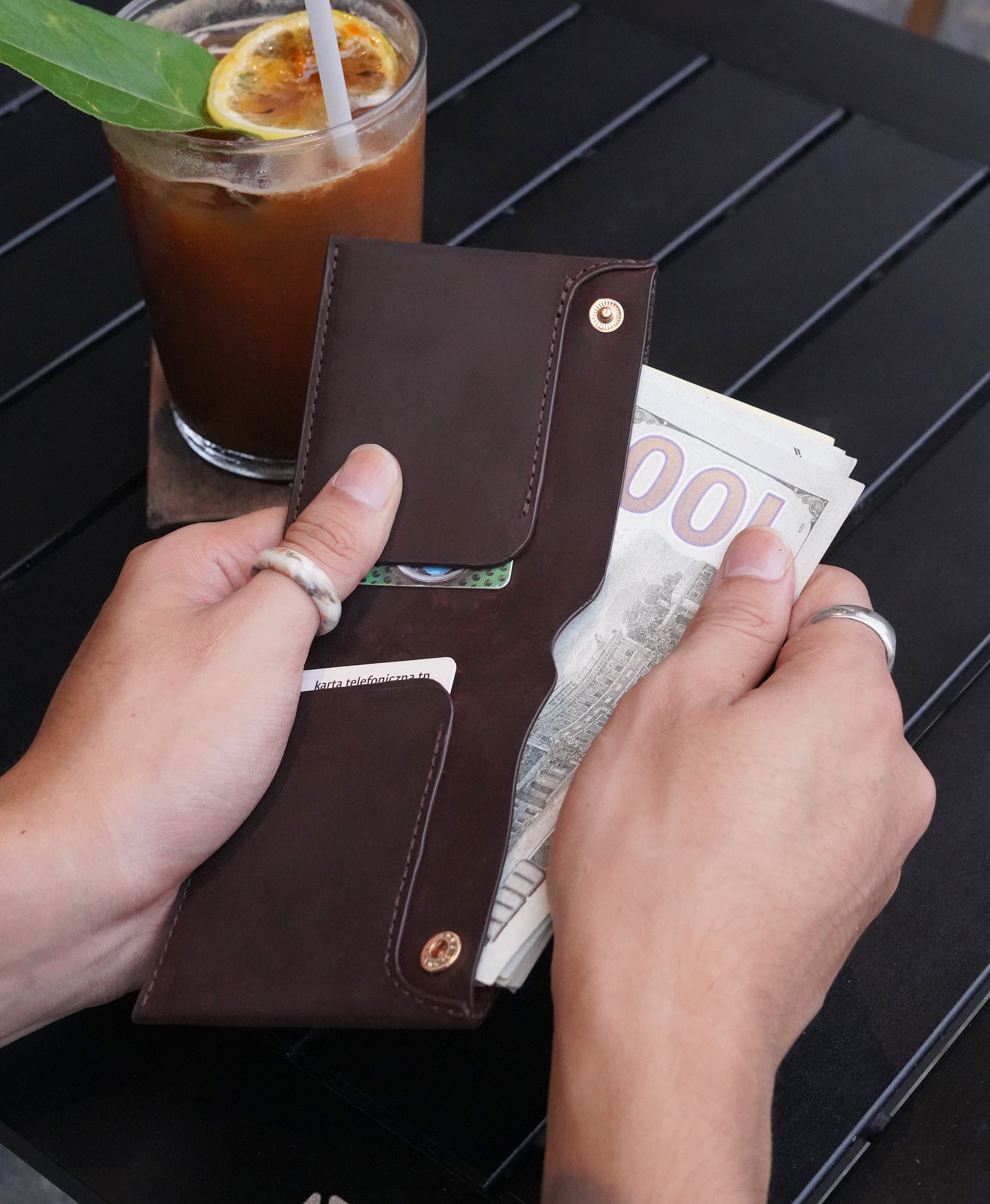 δέρμα full-grain Crazy Horse Bifold Πορτοφόλι