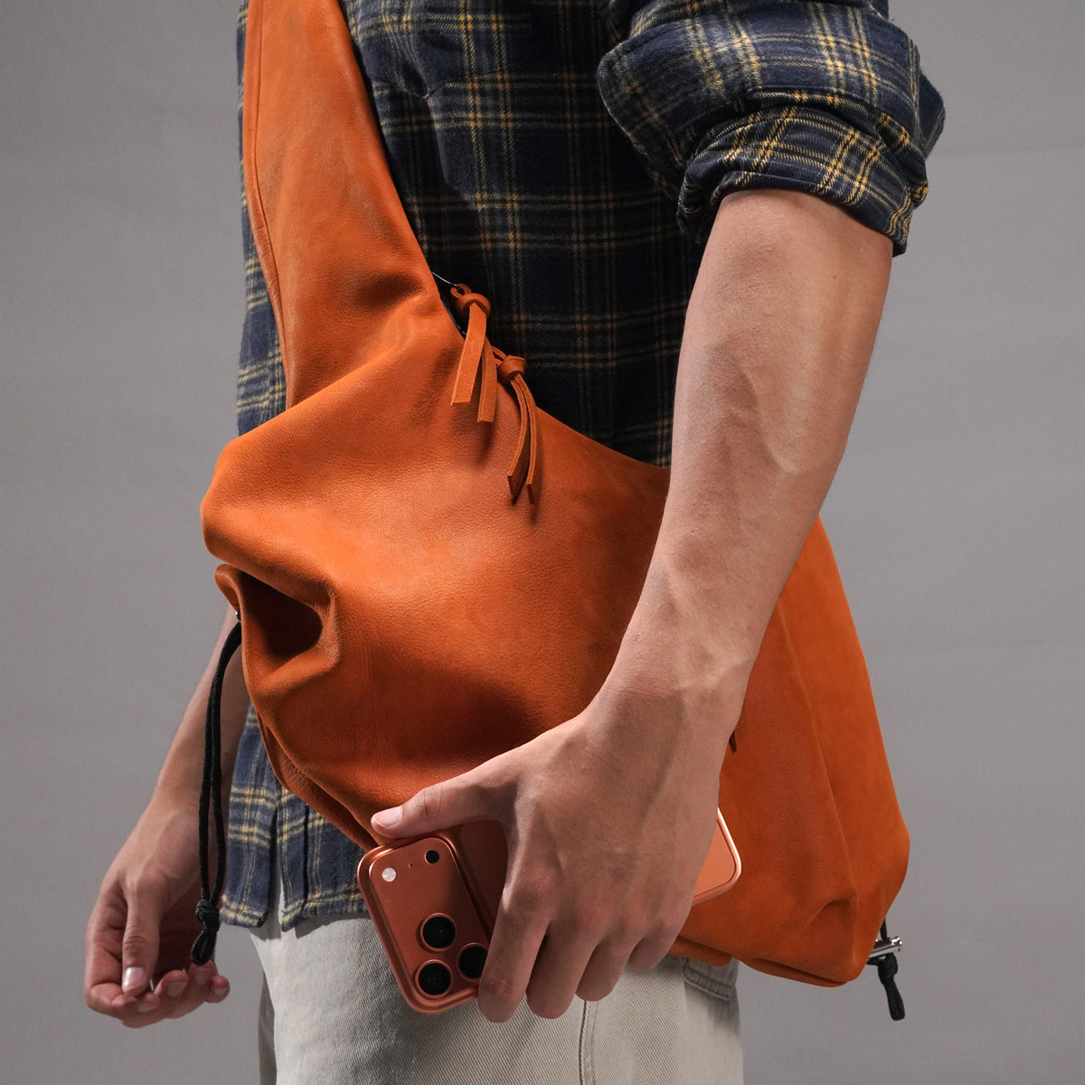 KAKAVY Orangefarbene Umhängetasche mit mehreren Reißverschlüssen – Orangefarbene Tasche zum Tragen eines Telefons